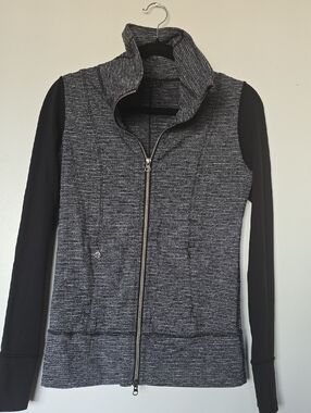 lululemon athletica Black and Heather Gray Utility Jacket